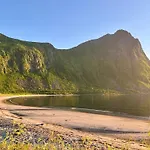 Yttersia Base Hotel Senja