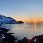 Yttersia Base Senja