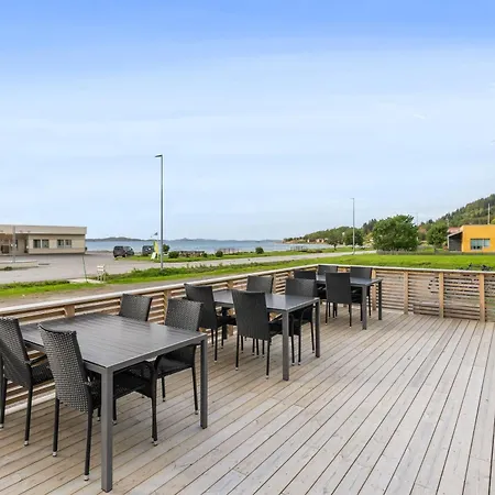 Yttersia Base Hotel Senja