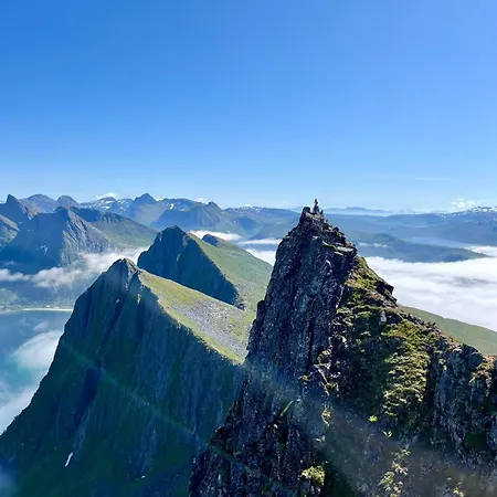 Hotel Yttersia Base *