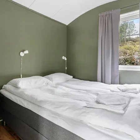 Yttersia Base Hotel *