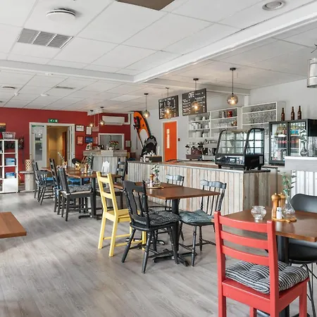 Yttersia Base מלון *