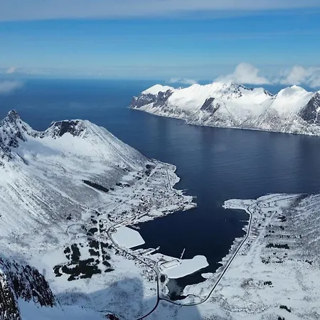 Yttersia Base מלון *