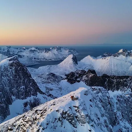 מלון Yttersia Base Senja