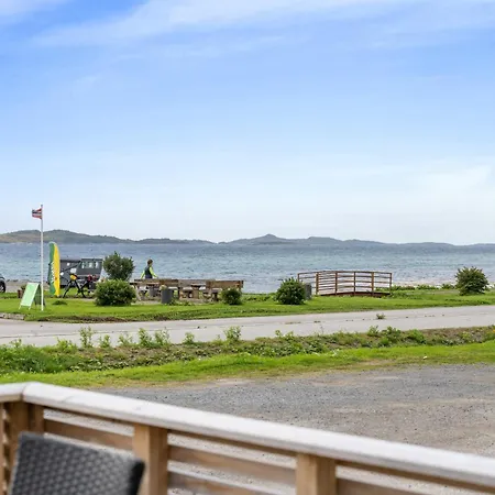 Yttersia Base מלון