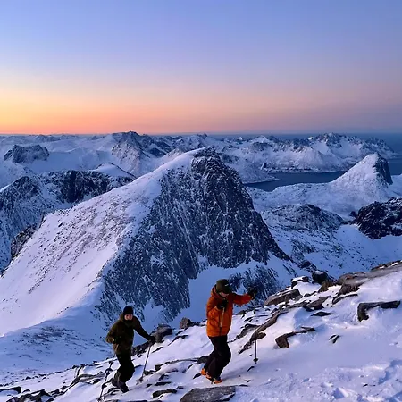 Yttersia Base מלון *