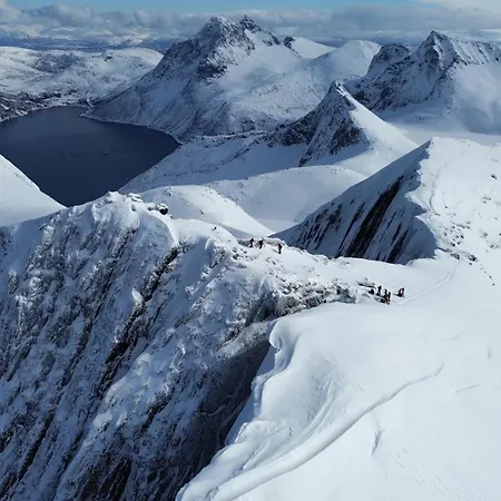 מלון Yttersia Base