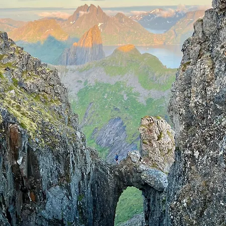 Yttersia Base מלון *