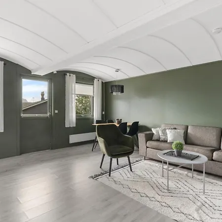 Yttersia Base מלון *