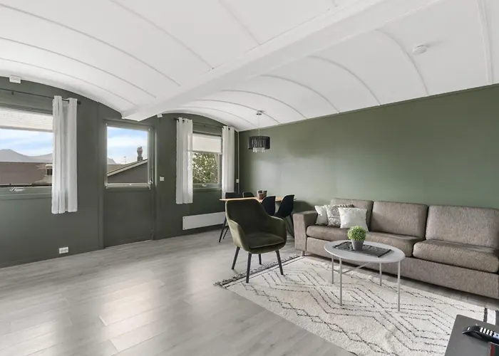 Yttersia Base Hotel *