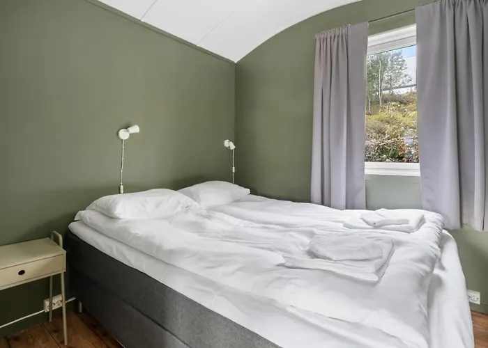 Yttersia Base Hotel *