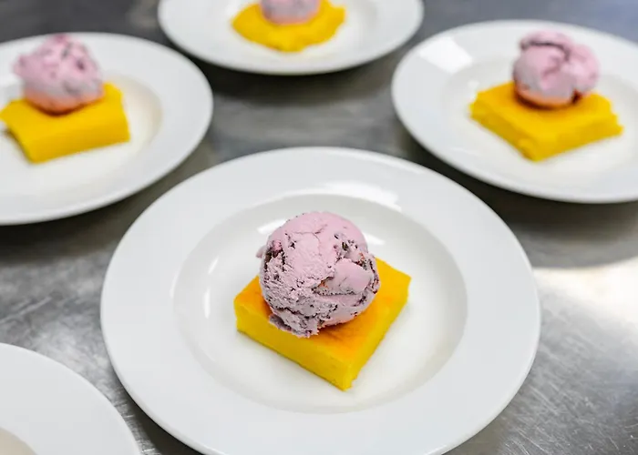 Hotel Yttersia Base *